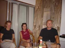 Mireille, Melanie en Jonathan (genoemd naar zijn dipsaus)